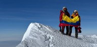 Primer equipo femenino colombiano alcanza la cima del Monte Vinson, la montaña más alta de la Antártida