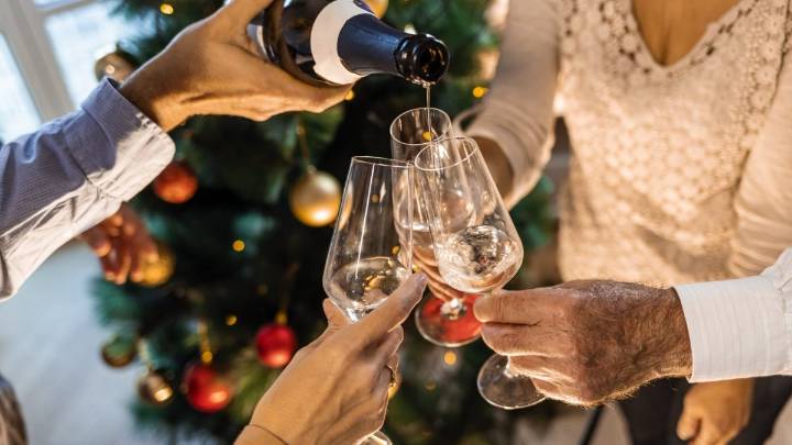 'It’s not how much you drink, it’s how you time it': How experts avoid hangovers