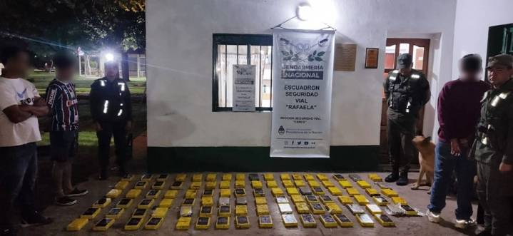 En Santa Fé descubren más de 105 kilos de cocaína en un auto que salió desde La Quiaca