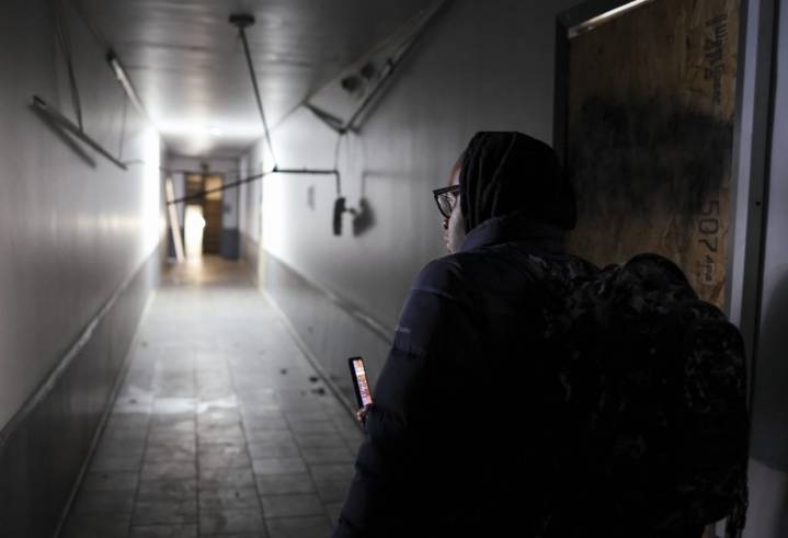 Residents of Chicago building raided by ICE now forced to vacate