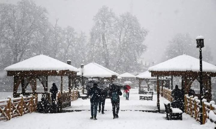 Surviving the Chill: How kashmiris learned to live with winter