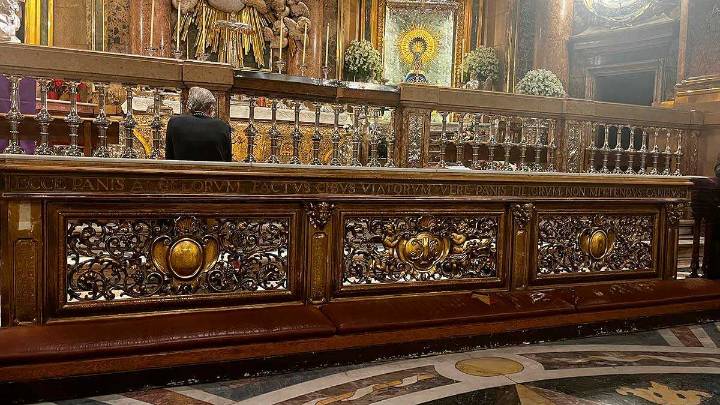 El Pilar esconde una frase en latín ante la Virgen que pocos leen: este es su verdadero sentido