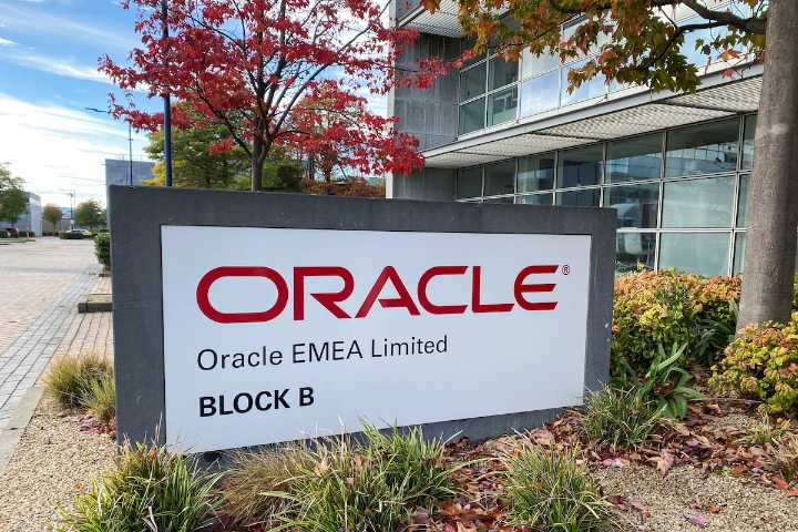 Oracle misses sales and operating profit estimates as shares decline, indicating drop in corporate spending