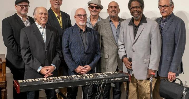 Blue Lunch to perform holiday concert Dec. 25