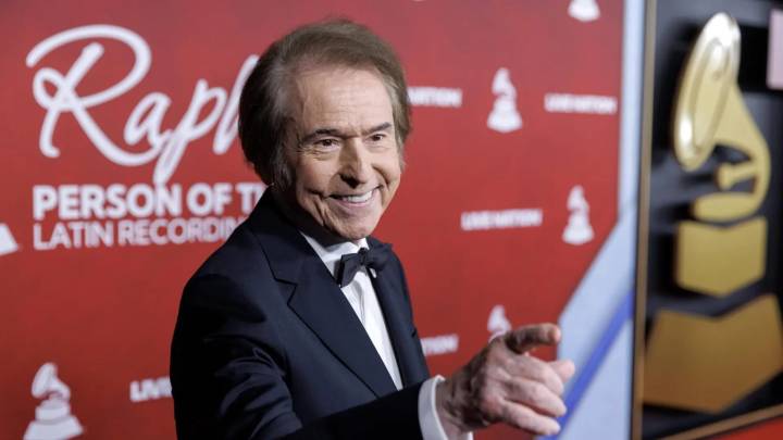 Raphael añade nuevas fechas a su gira 'Raphaelísimo', con la que recorrerá los diferentes escenarios españoles en 2026