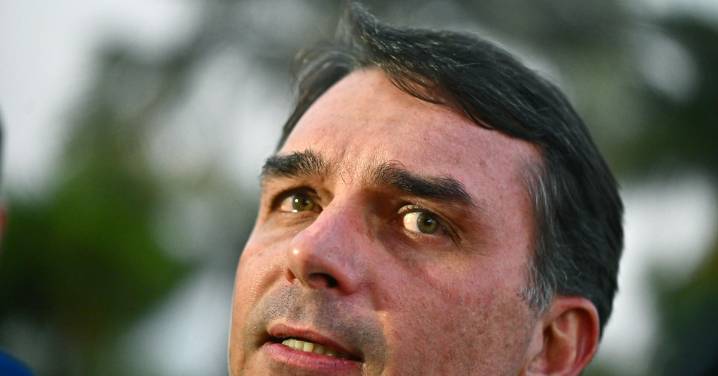 Será Flávio Bolsonaro candidato a la presidencia de Brasil en 2026