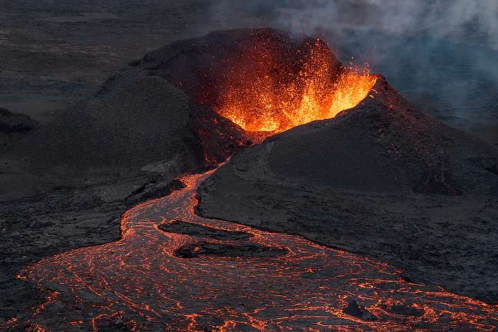Una lluvia de azufre pudo haber originado la vida en la Tierra: "No empezó desde cero"