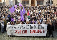 Cientos de personas se concentran en Zestoa en apoyo a los seis encausados