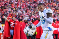 Chargers safety Tony Jefferson apologizes for making obscene gestures