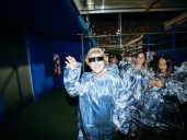 Shakira le cumplió el sueño a una abuela salteña de 79 años y entró caminando con ella a su show en Vélez