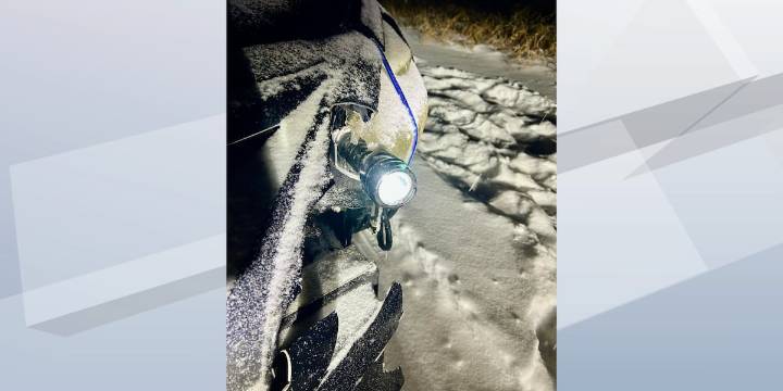 Door County deputies stop driver using flashlight for car headlight