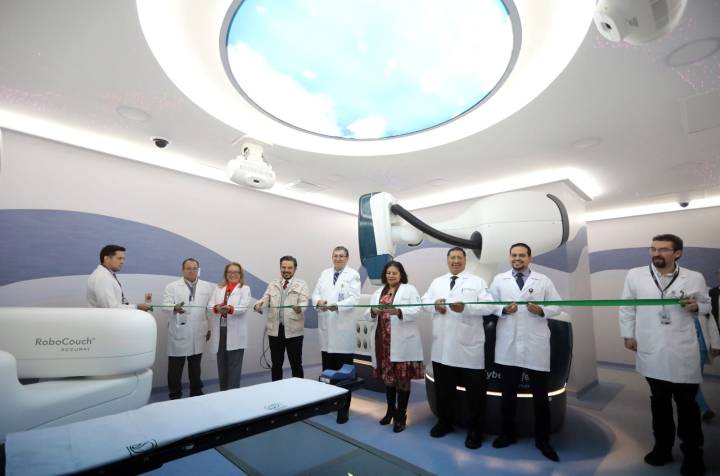 Inauguran tecnología Cyberknife del IMSS para tratamiento del cáncer, única en su tipo en el país