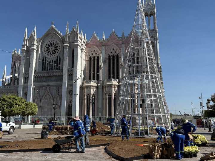 León alista 2 Photo Opportunity, arcos y nacimientos en plazas