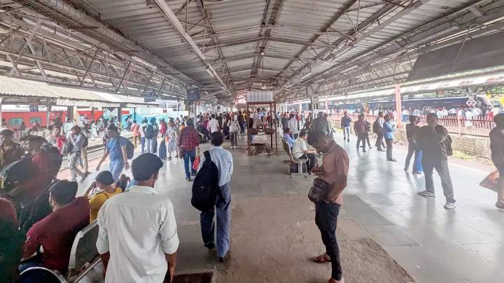 CR restricts platform tickets at 13 stations for Mahaparinirvan Diwas 2025