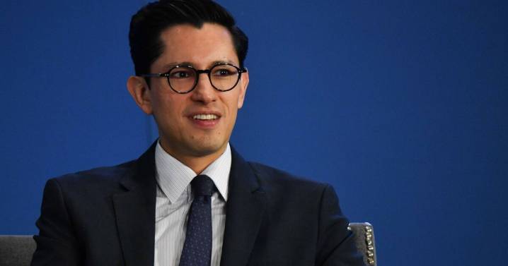 ¿Quién es Roberto Velasco, el encargado de despacho de Relaciones Exteriores?