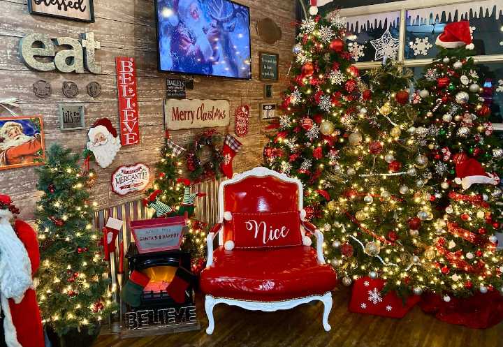 Mid-Michigan ice cream shop transforms into Christmas wonderland