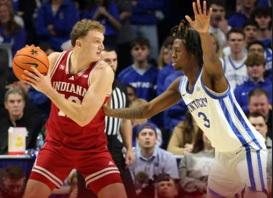 Cats storm back in second half, roar past Hoosiers 72