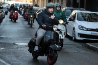 La 'Scooter Run' llena de color y sonido el centro de León