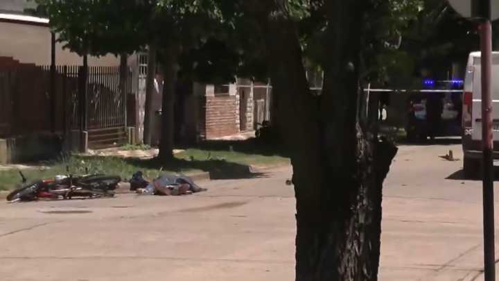 Un motociclista murió tras chocar con una furgoneta en barrio Saladillo