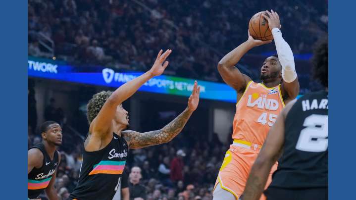Donovan Mitchell scores 28 points, Cleveland Cavaliers beat San Antonio Spurs 130
