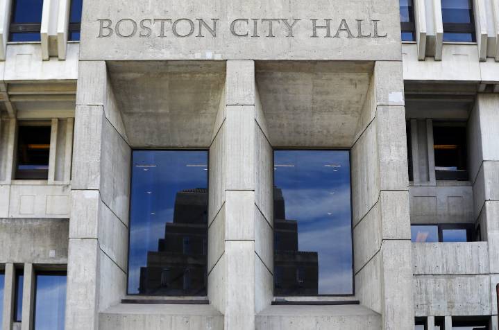 Three City Hall workers report stolen wallets, unidentified man in blue face mask spotted in building
