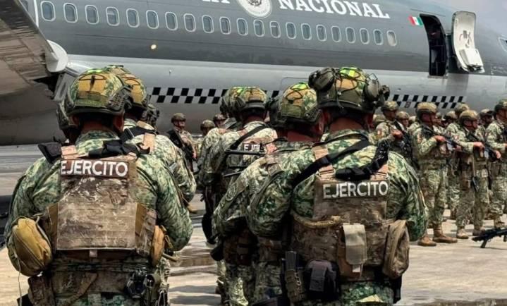 Trasladan a 25 internos de alta peligrosidad de penal de Uruapan a CDMX