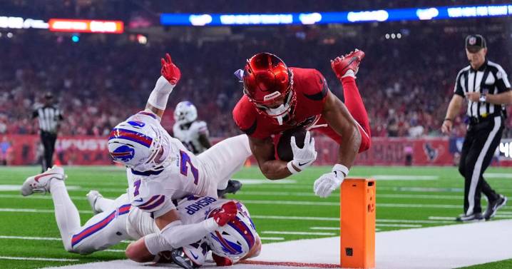 As the Texans chase a division title, the Chiefs are simply trying to stay in the playoff hunt