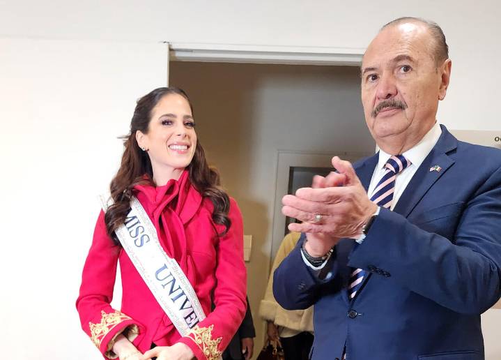 Miss Universo expresa su apoyo a la comunidad de inmigrantes a su llegada a Nueva York
