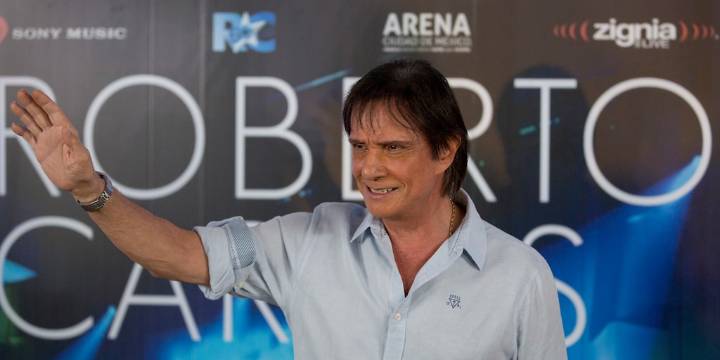 Roberto Carlos se accidentó en su Cadillac mientras grababa para la televisón brasileña