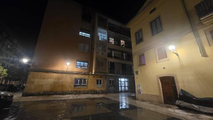 Un hombre de 75 años muere al arder su piso en el barrio del Carmen en València