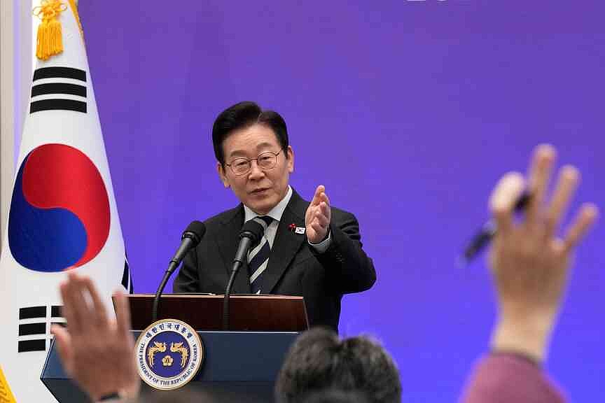 S. Korean president weighs apology to N. Korea