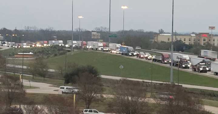 I-220 west shut down in Bossier City after major accident