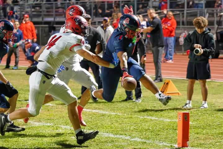 Peoria Centennial RB leads Coyotes to 6A title game