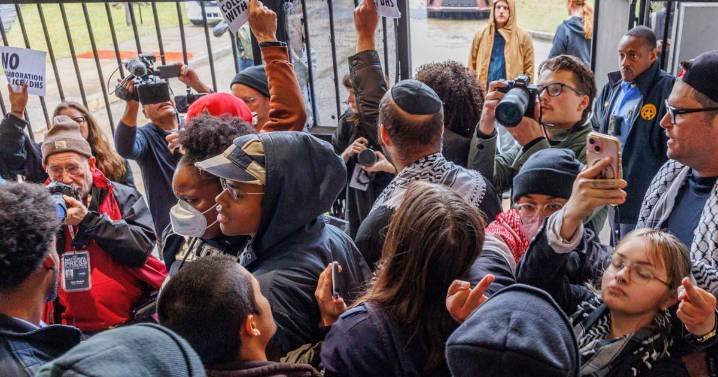 30 protestors ejected from New Orleans council meeting after calling for 'ICE