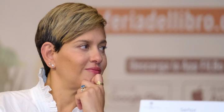 Verónica Alcocer reapareció con un mensaje en pleno Día de Velitas: “Nunca caminamos solos”