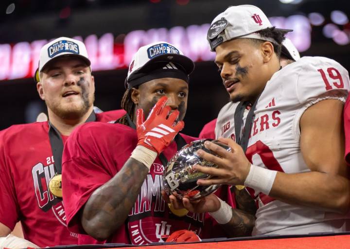 Hoosiers scrape by Buckeyes 13-10, claim historic Big Ten Championship