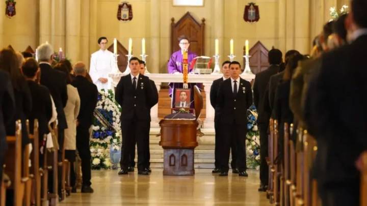 Cercanos destacaron su "calidad humana": Emotivo funeral del jefe de la Brigada Congreso Nacional de la PDI
