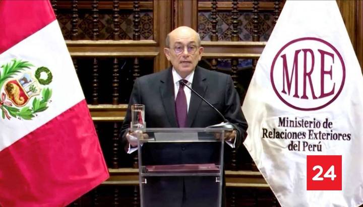 Canciller peruano: "No estamos en condiciones de recibir un mayor número de migrantes"