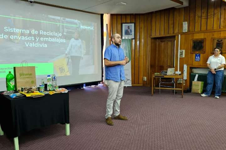 Valdivia avanza en gestión de residuos con nueva capacitación sobre Ley REP