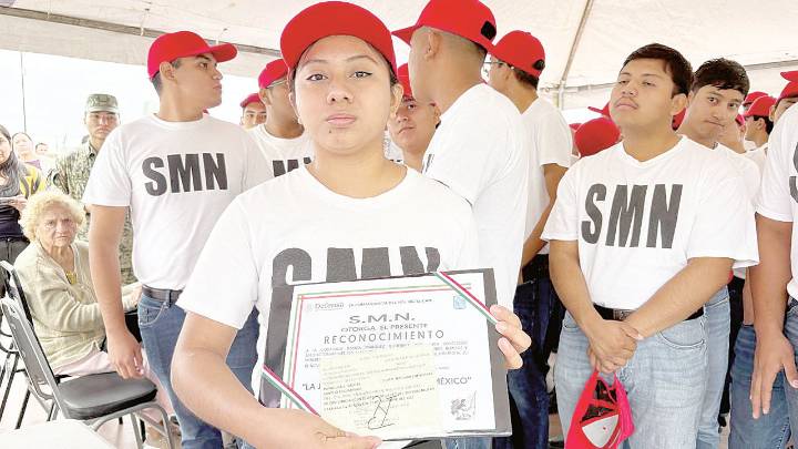 Concluyen 128 el Servicio Militar Nacional; una mujer se enlistó como voluntaria