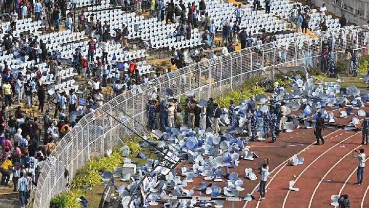 Caos en la visita de Messi a la India: destrozos, invasión de cancha y suspensión