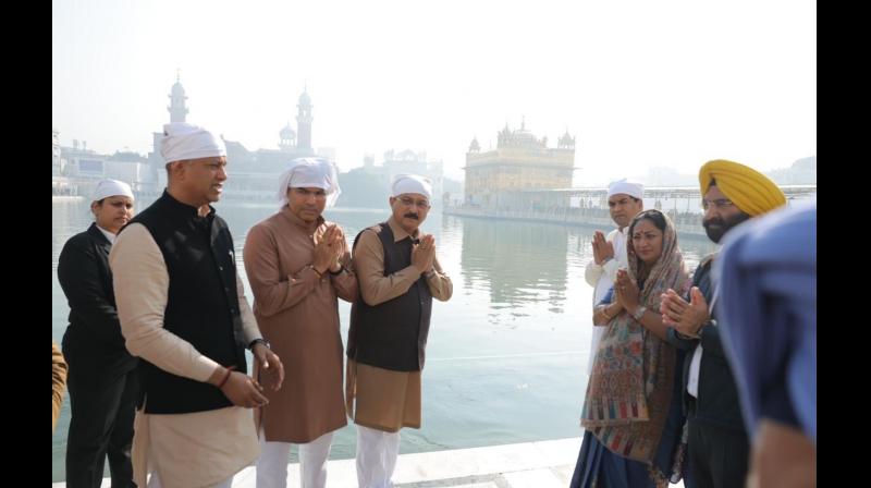 Delhi CM Rekha Gupta Visits Golden Temple for Shukrana After Red Fort Gurmat Samagam