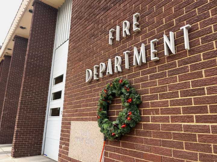 Prevent holiday fires, Loveland Fire Rescue Authority warns with red wreath program