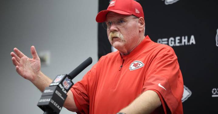 Chiefs place Josh Simmons on injured reserve after wrist surgery