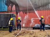 Contenedor industrial se incendió en el Anillo Vial