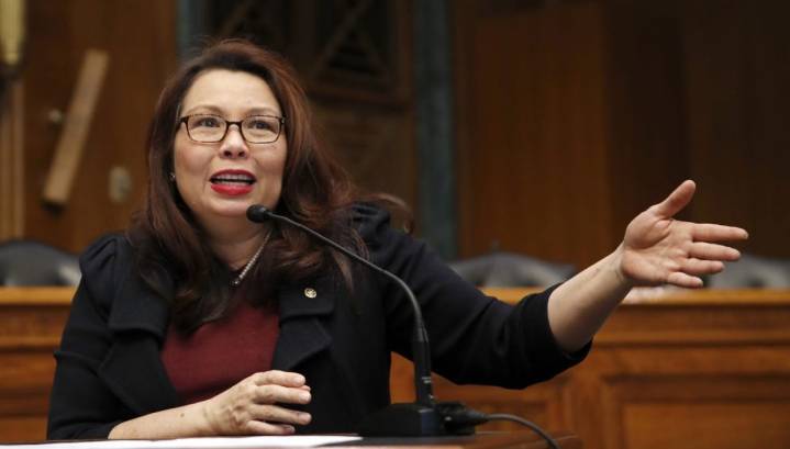 Duckworth rips Trump FAA bonus, requests equal pay for workers