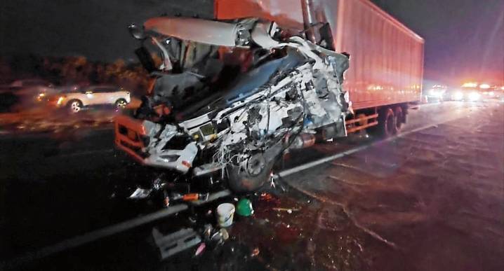 Ica: grave accidente de tránsito entre camión y una grúa deja un herido en Villacurí