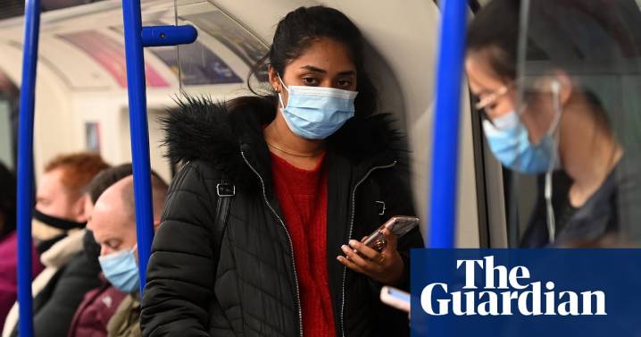 People urged to wear masks when they are ill as UK faces ‘tidal wave’ of flu