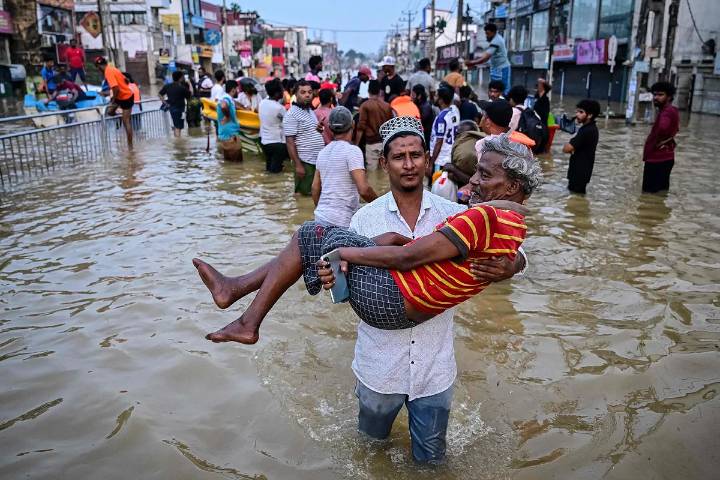 Al menos 1.000 muertos por la inundaciones en el sur de Asia
