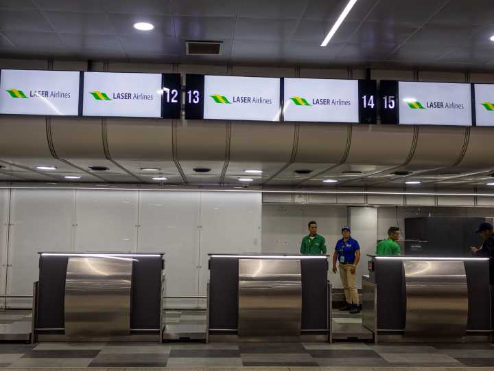 Sin vuelos y con familias varadas: el bloqueo aéreo de Estados Unidos provoca un caos en el fin de año de Venezuela